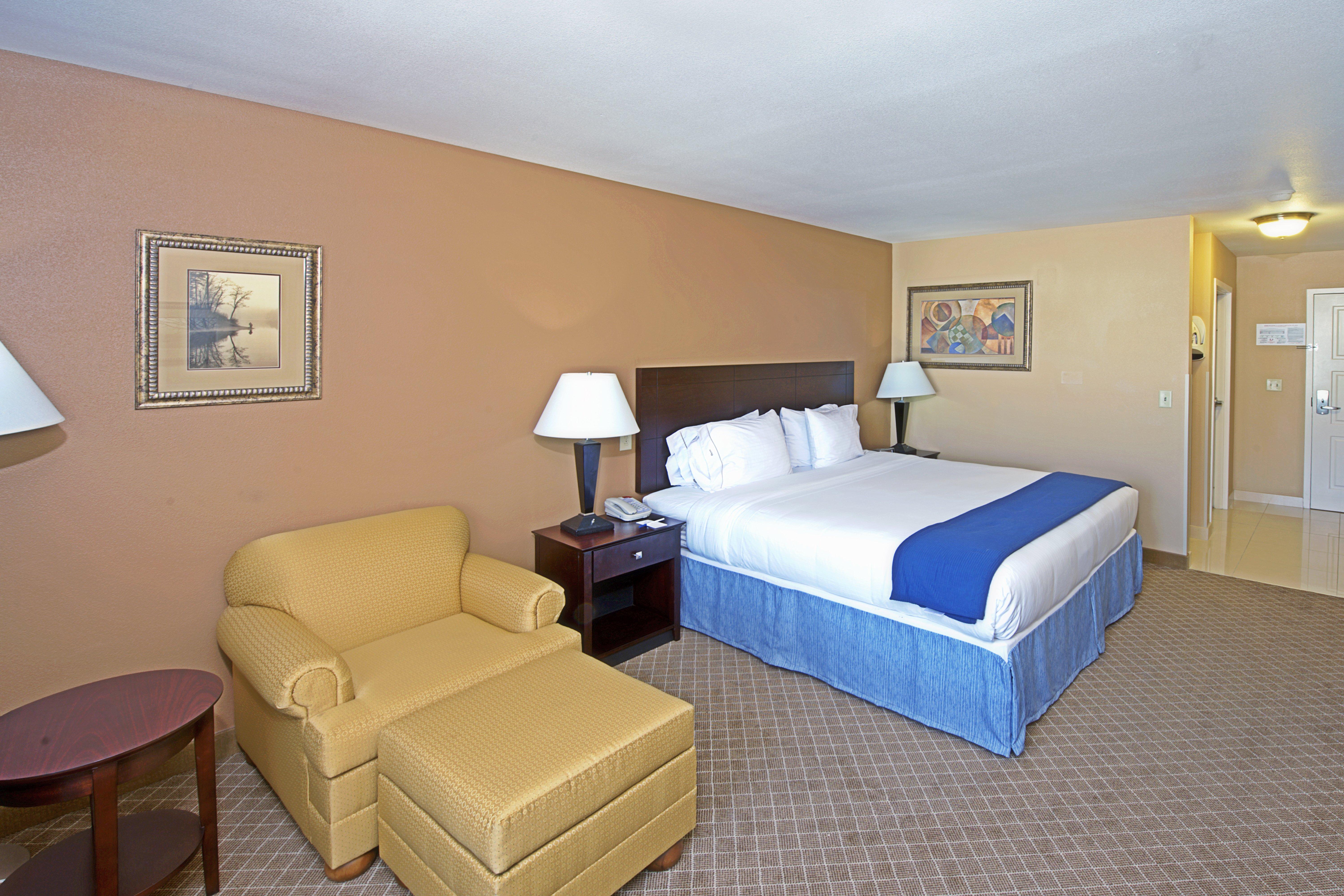 Express & By Ihg 3*