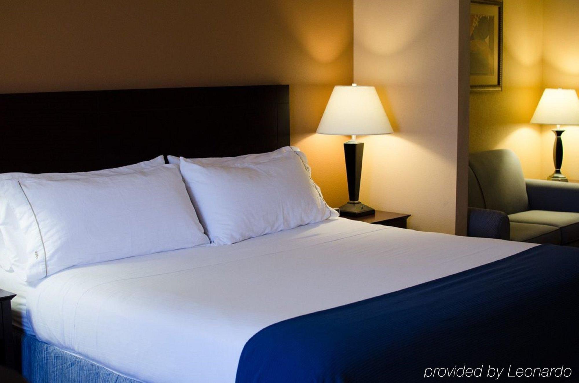 Hotel Holiday Express & By Ihg