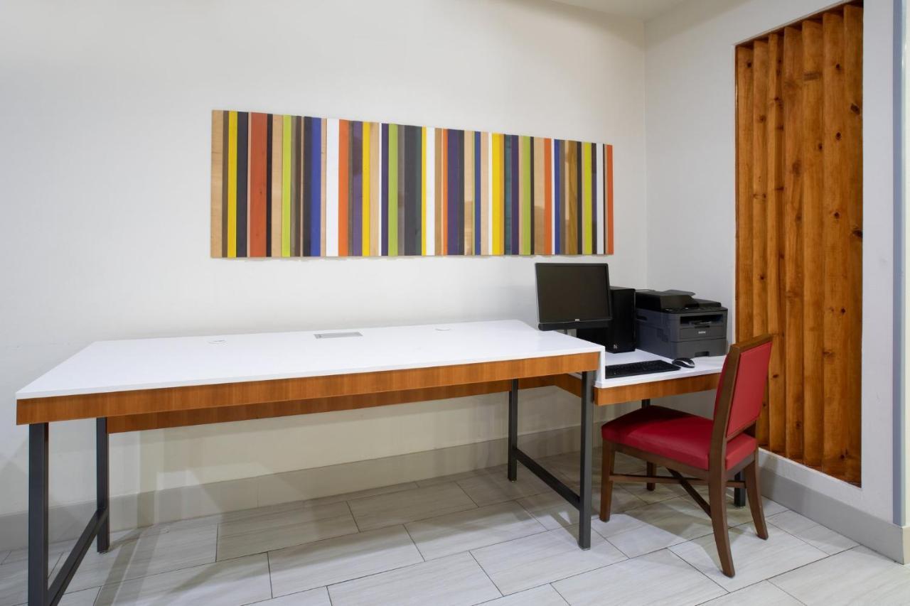 Express & By Ihg Hotel 3*