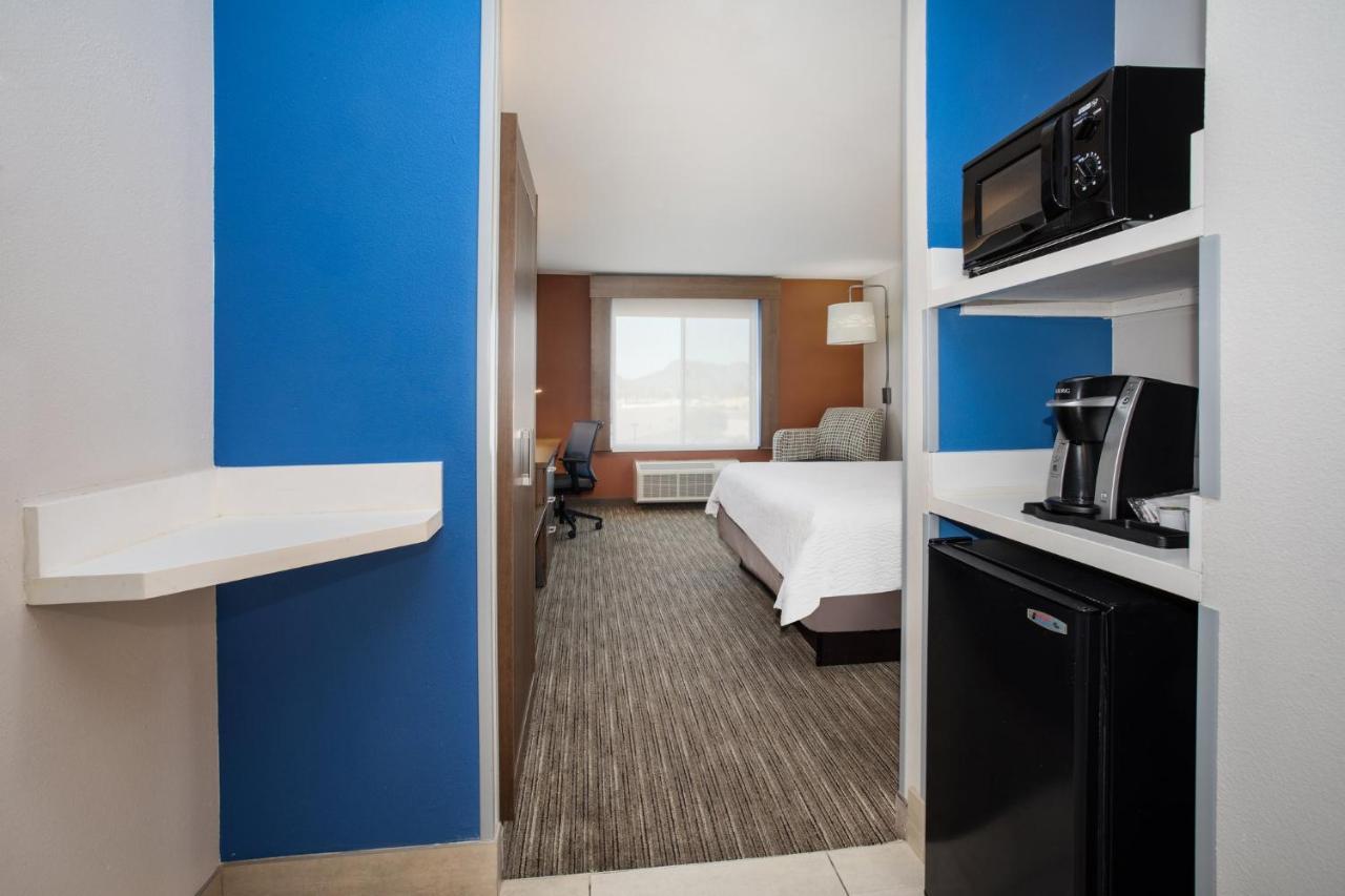 Express & By Ihg 3*
